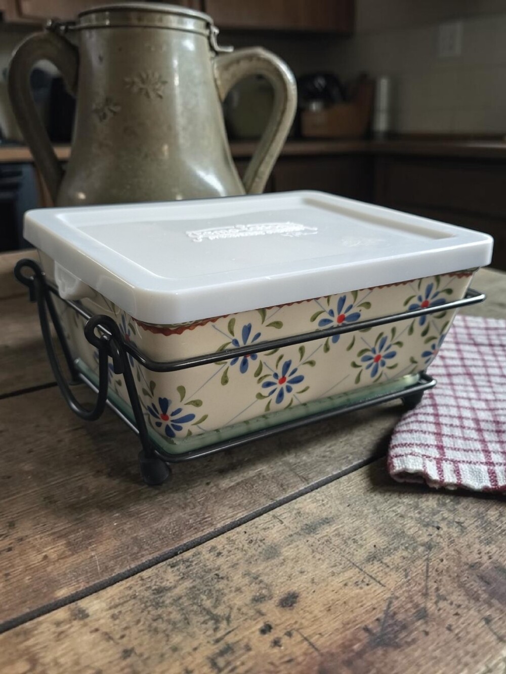 TEMP-TATIONS by Tara Trellis 1.0qt Cassarole Dish with lid, trivet, and Rack